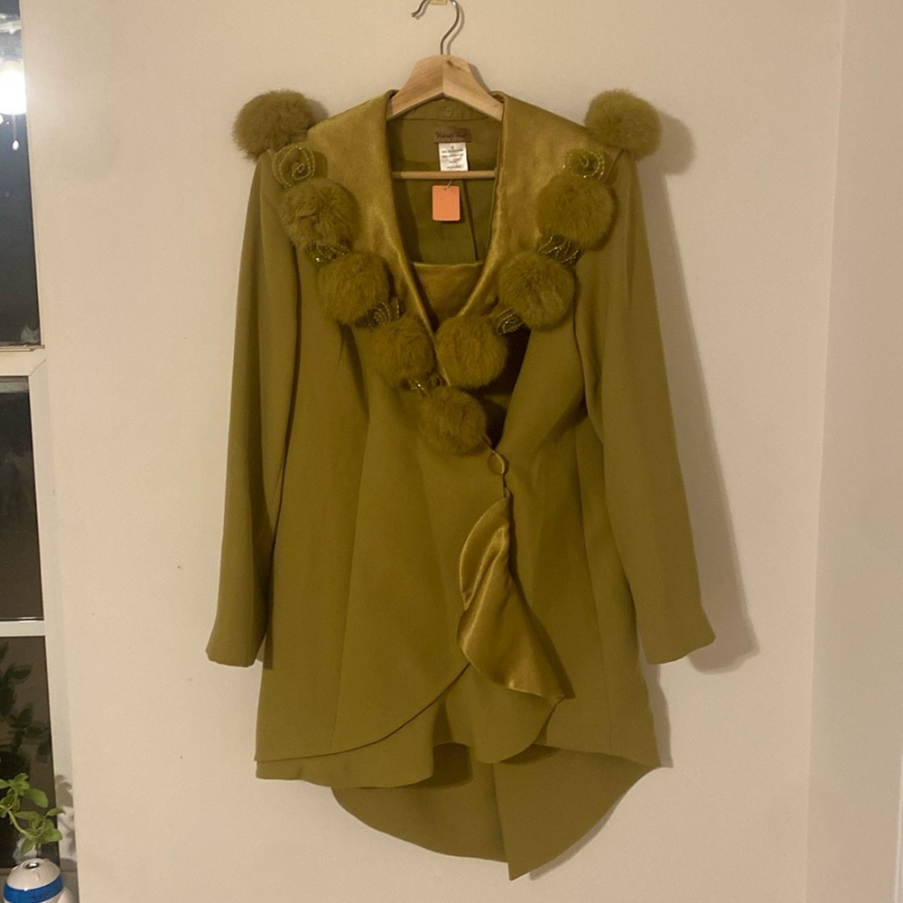 Chartreuse 2 Piece Suit w/ removable fur collar & ruffle - size 12